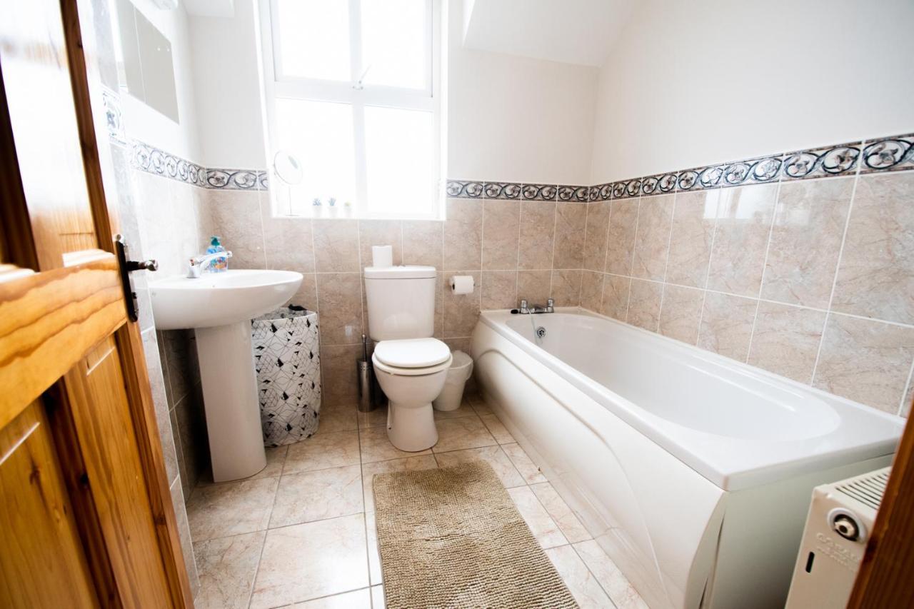 Beautiful Three Bedroom In Holiday home *